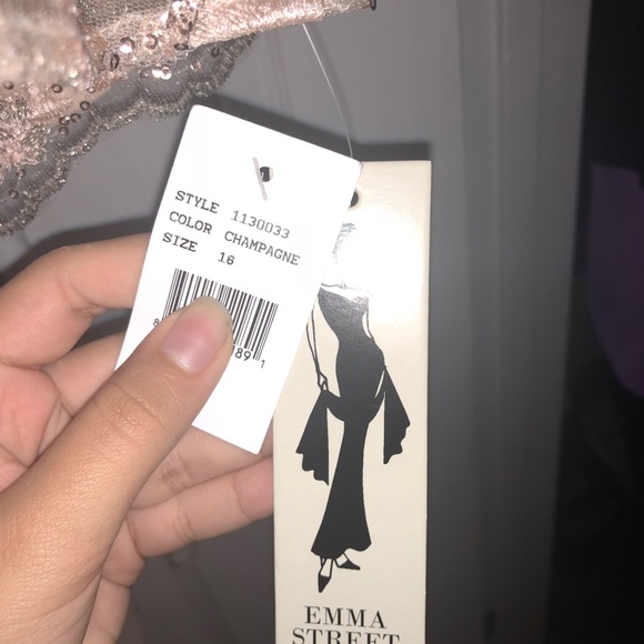 SOLD ❌Emma Street Metallic Embroidered 2 Piece - Picture 4 of 5